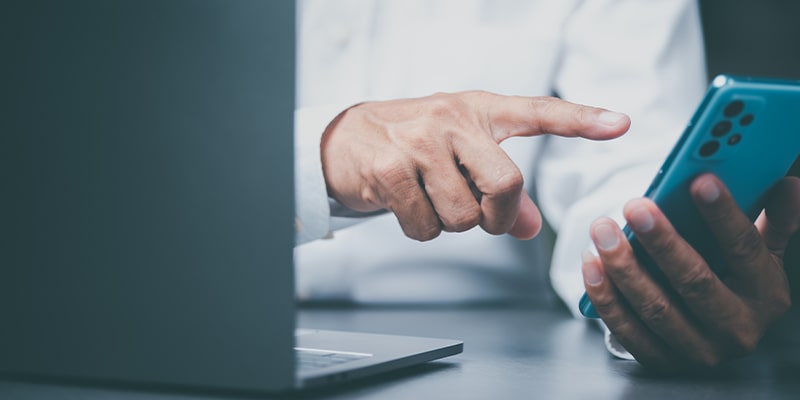 メンバーページの金・プラチナ取引申込画面から申し込み